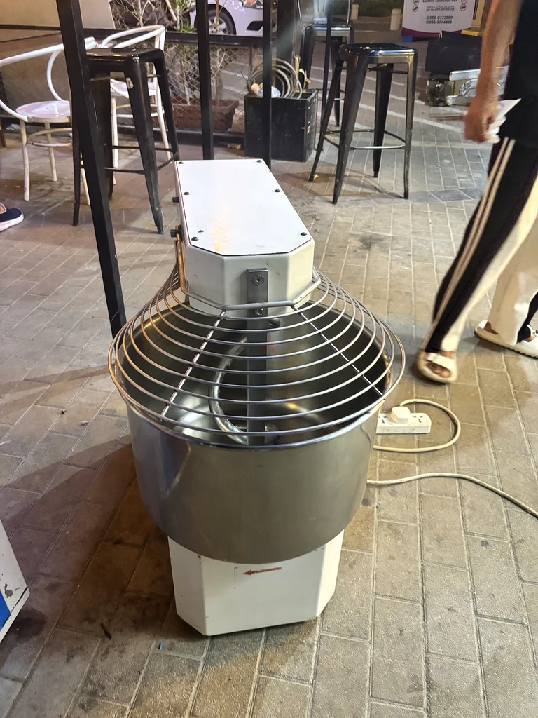 خالط عجين إيطالي الصنع بسعة 33 كجم63170851980418111