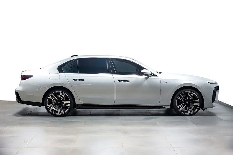 BMW 740i M Sport Individual (Ref# 159824)63142583874305111
