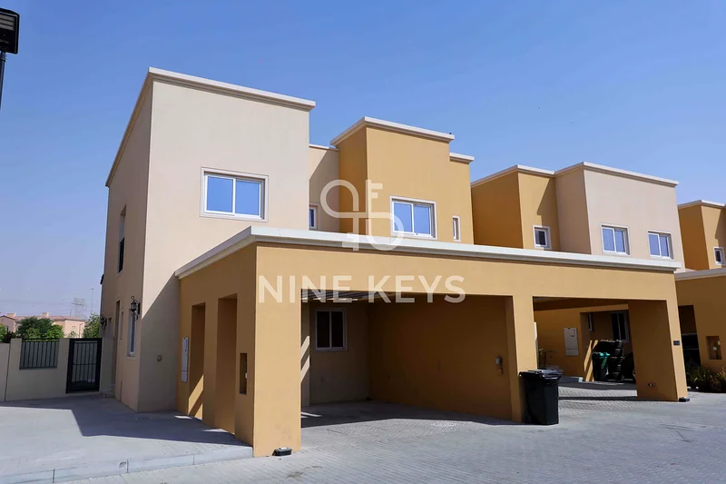 Single Row | Spacious Corner Plot | Vacant63736055155459112