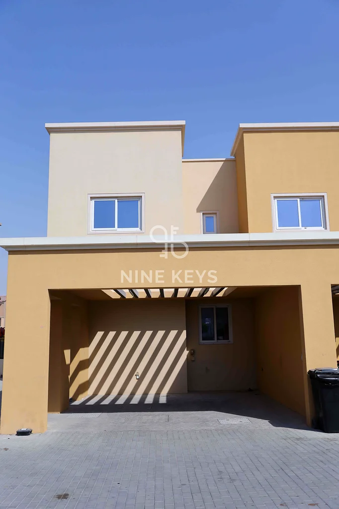 Single Row | Spacious Corner Plot | Vacant63736055155459111