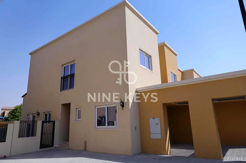 Single Row | Spacious Corner Plot | Vacant63736055155459113