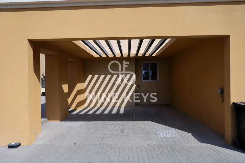 Single Row | Spacious Corner Plot | Vacant63736055155459114