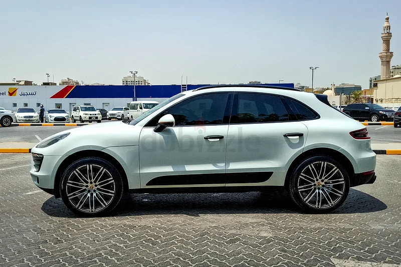 AED 1900/month | 2018 Porsche Macan Standard | GCC Specs | Ref#34571463156541601923114