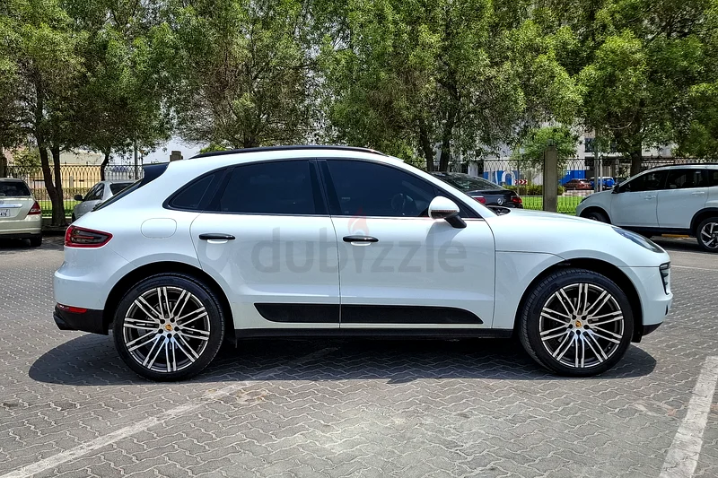 AED 1900/month | 2018 Porsche Macan Standard | GCC Specs | Ref#34571463156541601923113