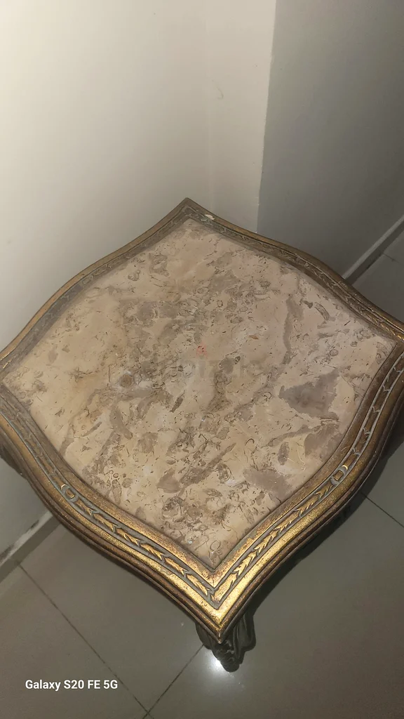 طاولة أنيقة من الخشب الصلب بسطح رخامي63217825344769112