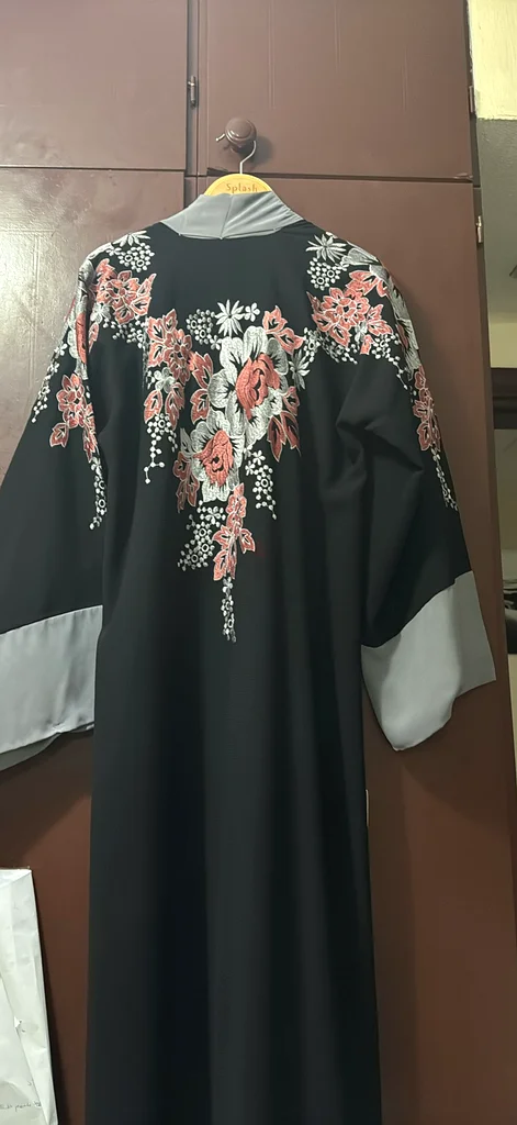 عباية سوداء أنيقة بتطريز زهري63236119587202111