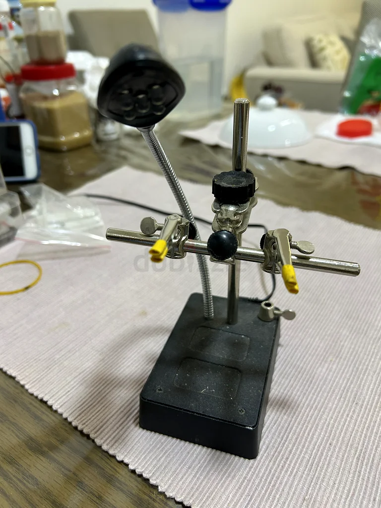 يد مساعدة للحام مع ضوء ليد63221345428098110