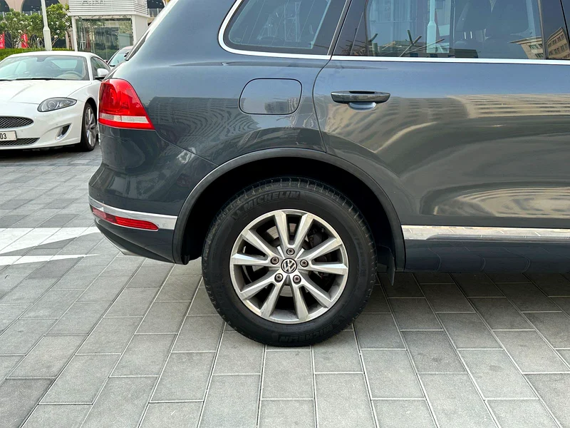 2016 GCC Volkswagen Touareg / Single Owned63154621315714114