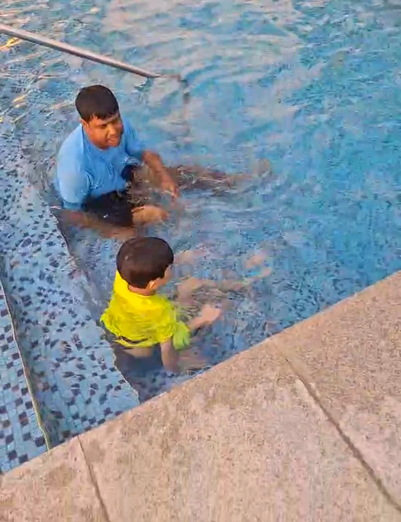 مدرب السباحة63218817372929111