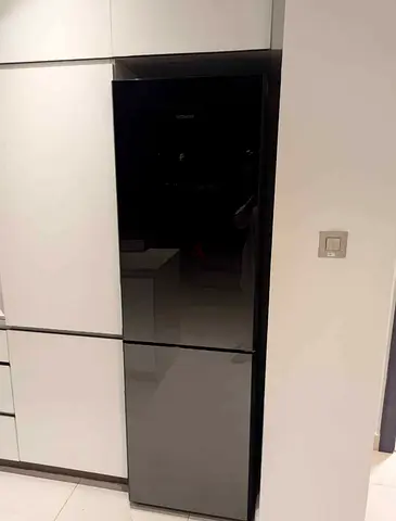 Hitachi Refrigerator – Bottom Freezer, Black Glass Design 60 cm width - 189 cm high