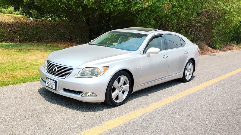 لكزس LS460L 2008 يابانية، خيار كامل، تحتوي على مشغل دي في دي، مقاعد جلدية، تحكم متقاطع، سيارة نظيفة جداً63225313570946114