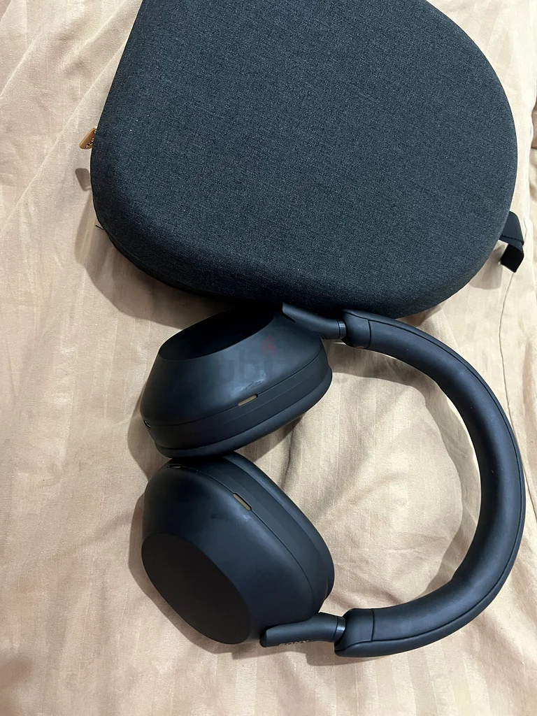 سماعات رأس لاسلكية بريميوم من سوني WH1000XM5 للحصول على تجربة صوتية ممتازة!63166181788801111
