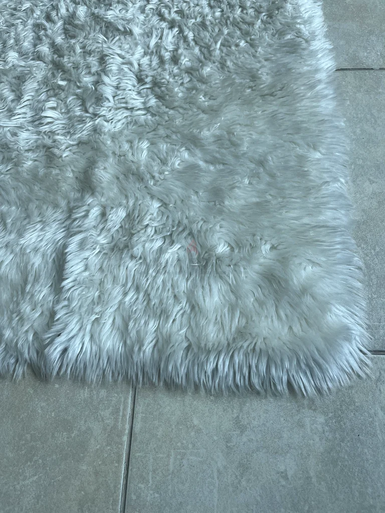 Home Centre White Soft Rug 160x120 cm63185239044611111