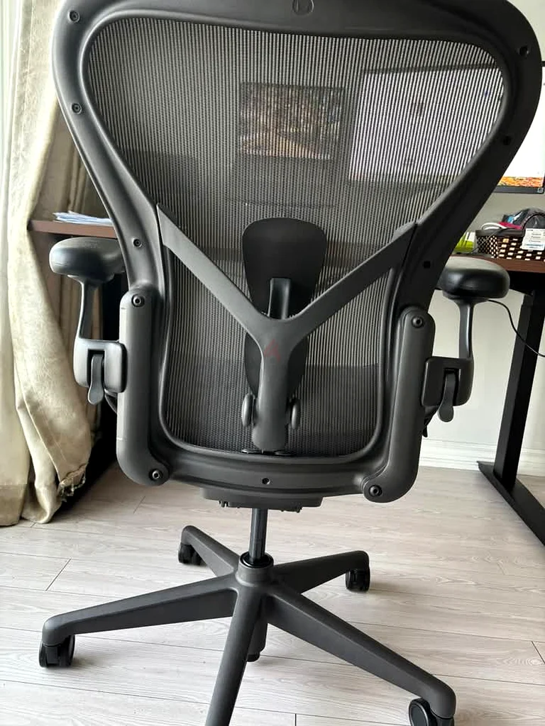 Herman Miller Remastered Chair size B Fully Loaded like new63216835337091111