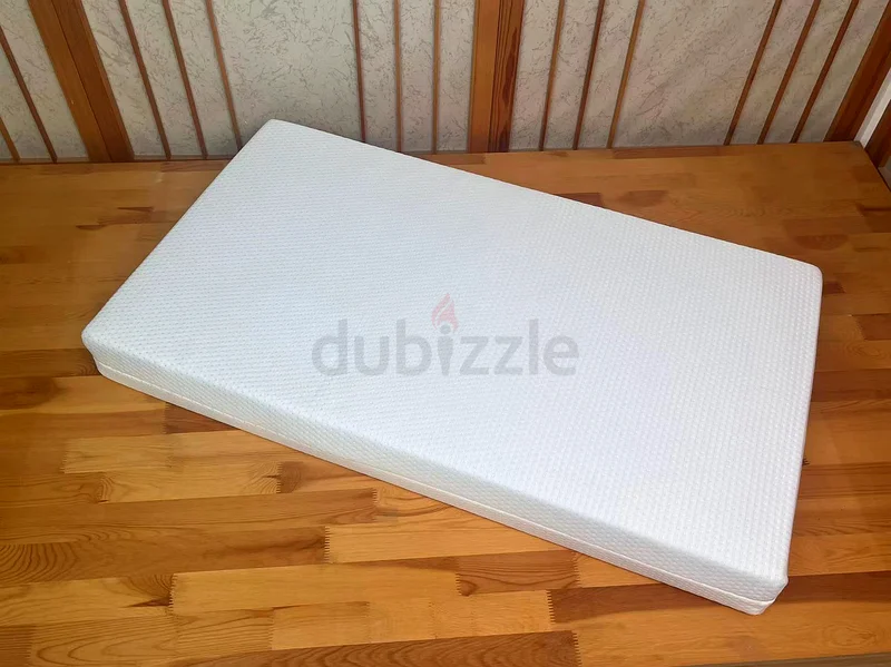 Crib with 10cm Thick Mattress63230707959939114