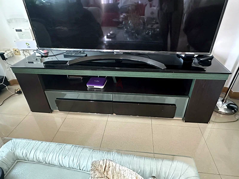 طاولة مرتفعة للتلفزيون63217330121858112