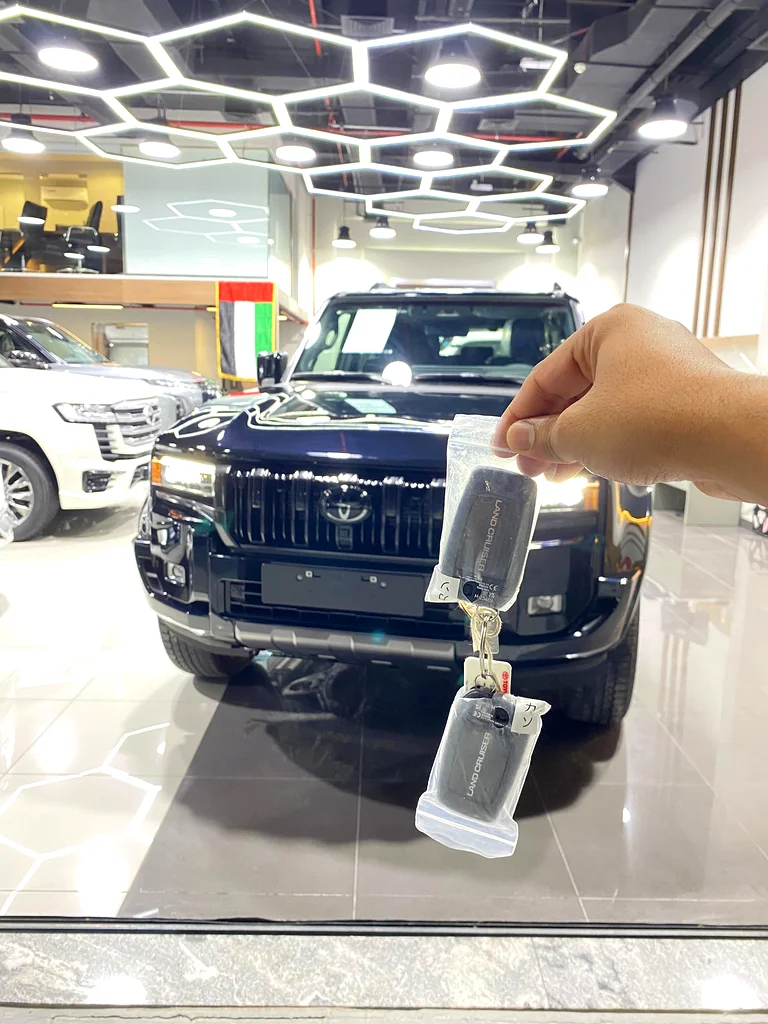 TOYOTA PRADO 2.4L LUXURY NEW GRILLE 2025YM Toyota Prado fully loaded gasoline with new grille63159257654531111