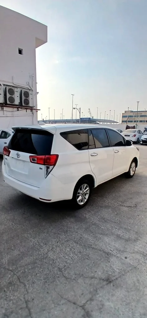 توياوتا إينوفا631578866924821128