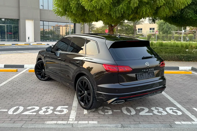 Volkswagen Touareg R-Line Black Edition 2023 GCC Specs (Full Volkswagen Service History  Warranty)63154621338883111