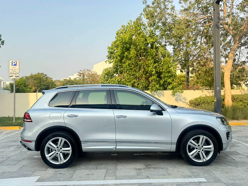 AED 1,065/monthly //GCC 2018 Volkswagen Touareg  R Line 3.6L V6// with FULL SERVICE HISTORY!!!!63154621295747114