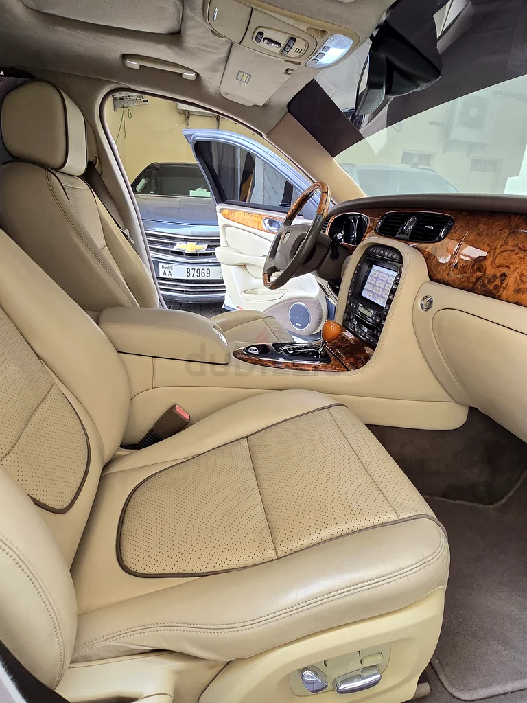 Jaguar XJ - 200863221302988801113