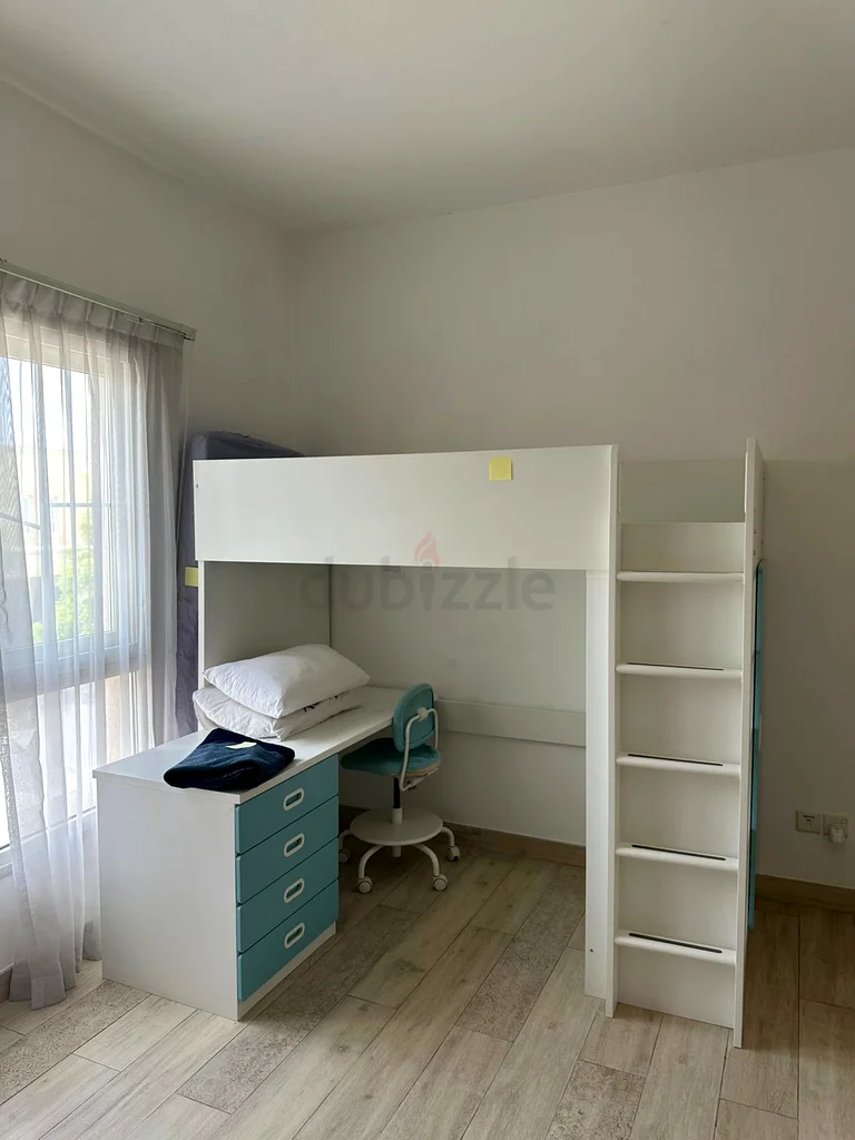 Stylish Loft Bed with Desk - Perfect for Kids Rooms!63219347943426111