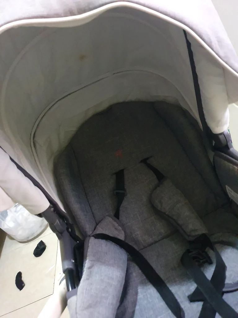 عربة أطفال رمادية أنيقة للبيع!63173862996098112