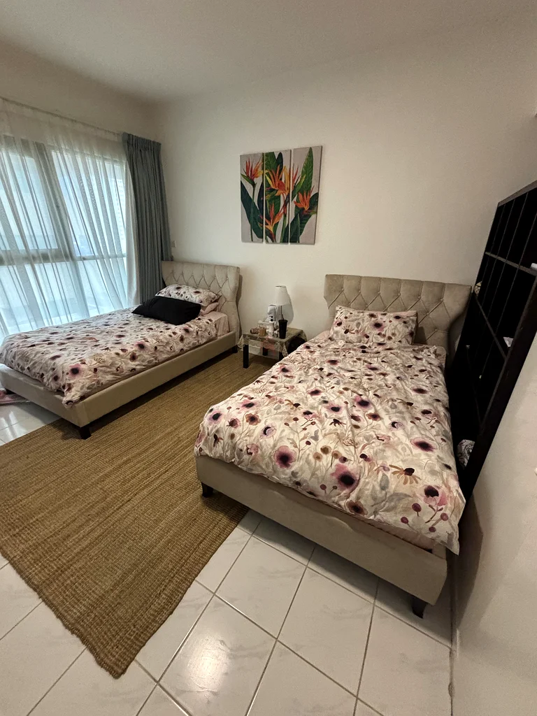 Elegant Twin Bed Set with Mattresses, Cupboard, Mirror and Carpet63191607758849112