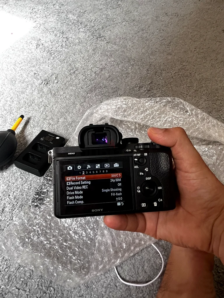 جهاز Sony A7ii مع شاحن بطارية مزدوج، عدد التصوير 1611 فقط، كاميرا رائعة وكأنها جديدة ولا توجد بها أي مشاكل63172221425411111