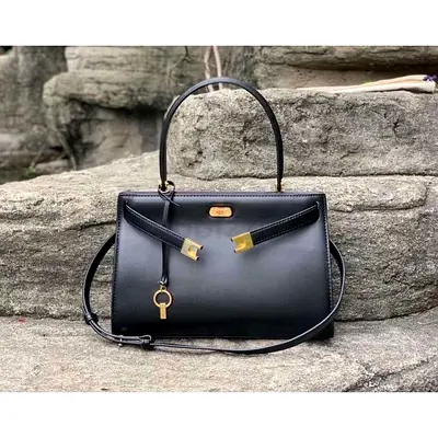 Elegant Black Handbag - Timeless Style!