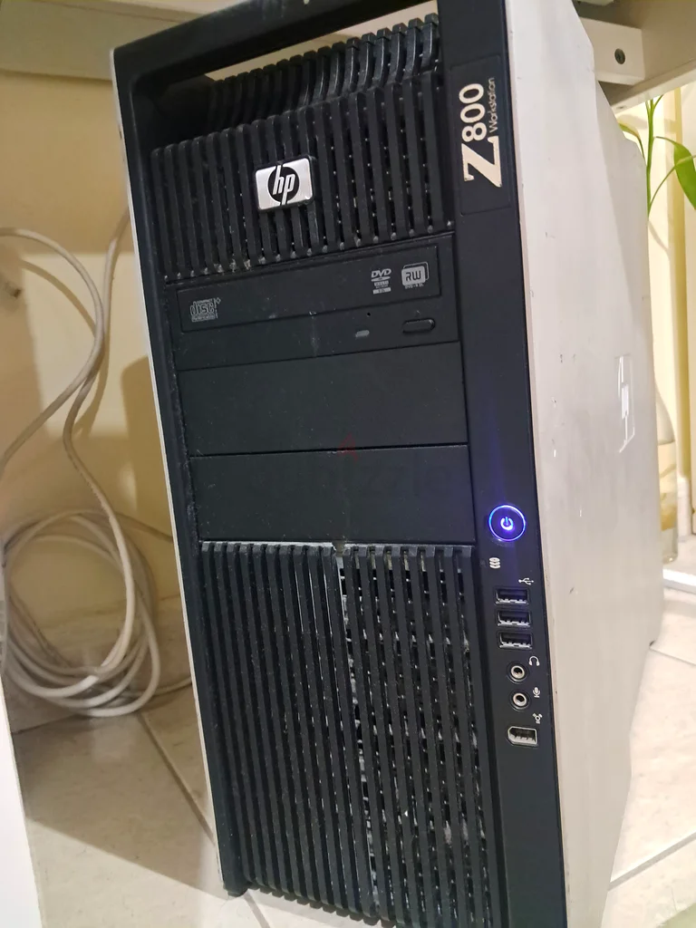 HP Z800 Workstation with Monitor - Perfect Condition63168046925313112