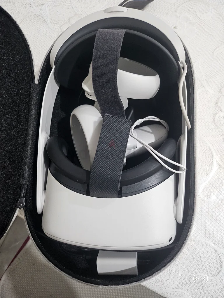 Meta Oculus Quest 2 with Hardshell case and extended battery headrest 256gb63261270968834111