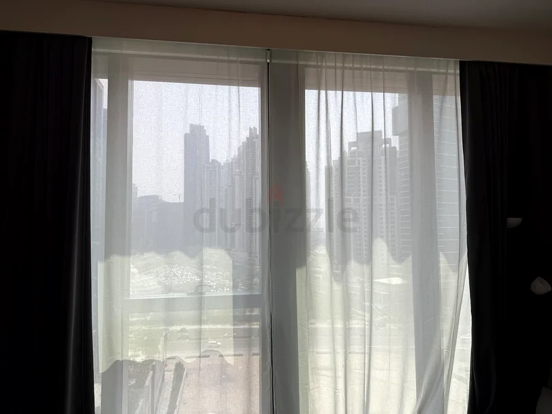 ستائر رمادية أنيقة لإطلالة عصرية63189620119427113
