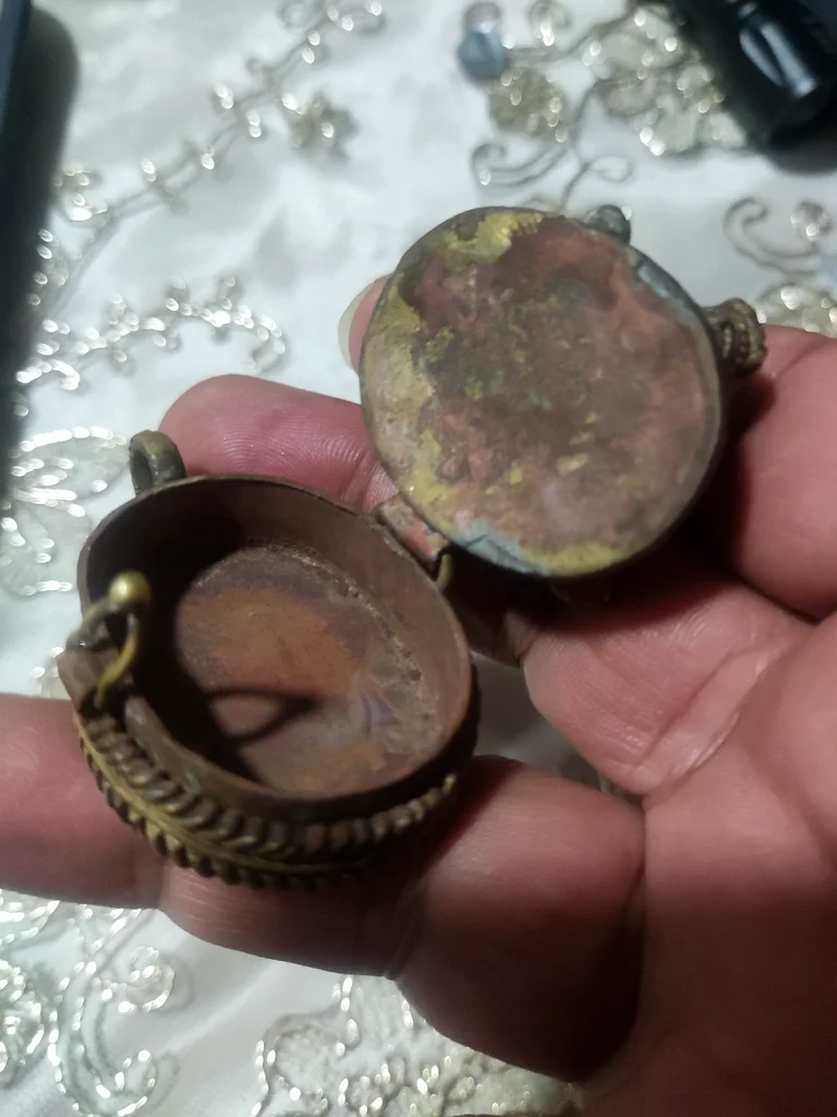 Unique Vintage old cooper Ornament with Stone Top63241131190275111