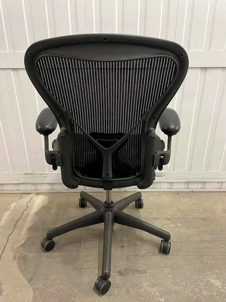 Herman miller Aeron Chair size B Fully Loaded.63216835315971111