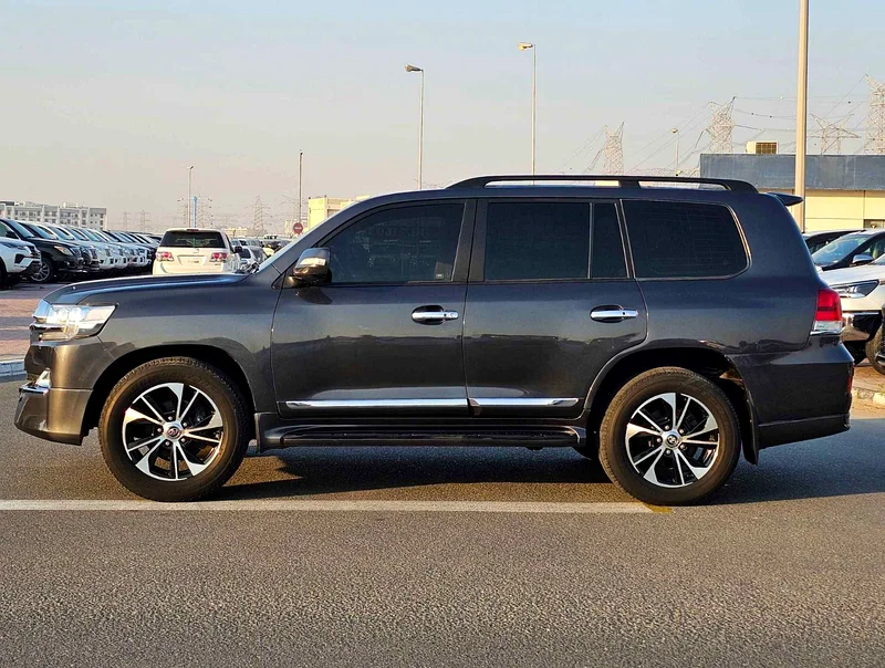 Land Cruiser / VXR 5.7/ 20 SHAPE / FULL OPTION/ EXPORT ONLY / LOT # 7254063157882281985112