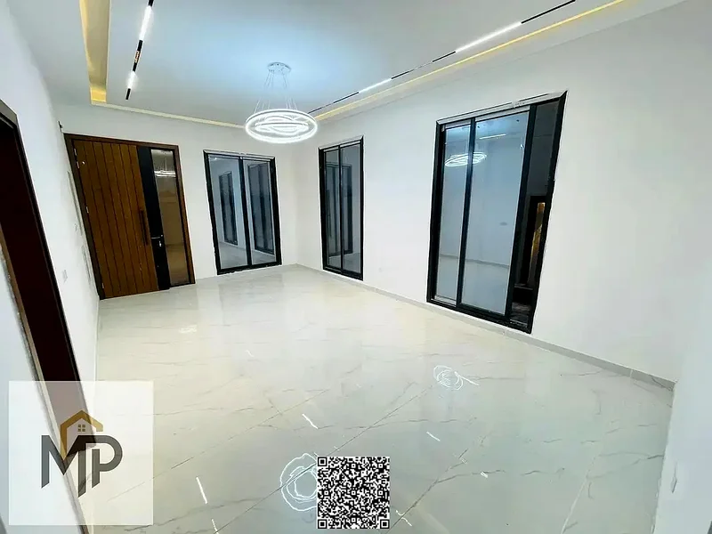 للبيع، فيلا في أفضل المواقع السكنية في منطقة الهيليو، خلف الحديقة مباشرةً، بتشطيب شخصي، مباشرة من المالك63899337062145114