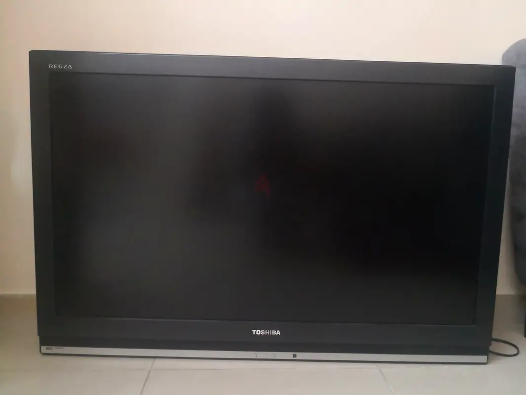 Toshiba 40-inch Flat Panel TV - Sleek Design and Quality Performance!