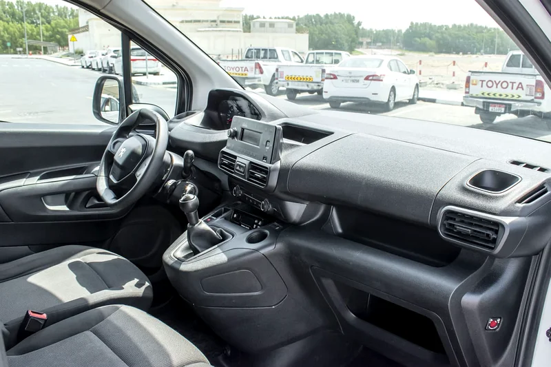 Peugeot partner 2022 ( chiller van)63221302801281114
