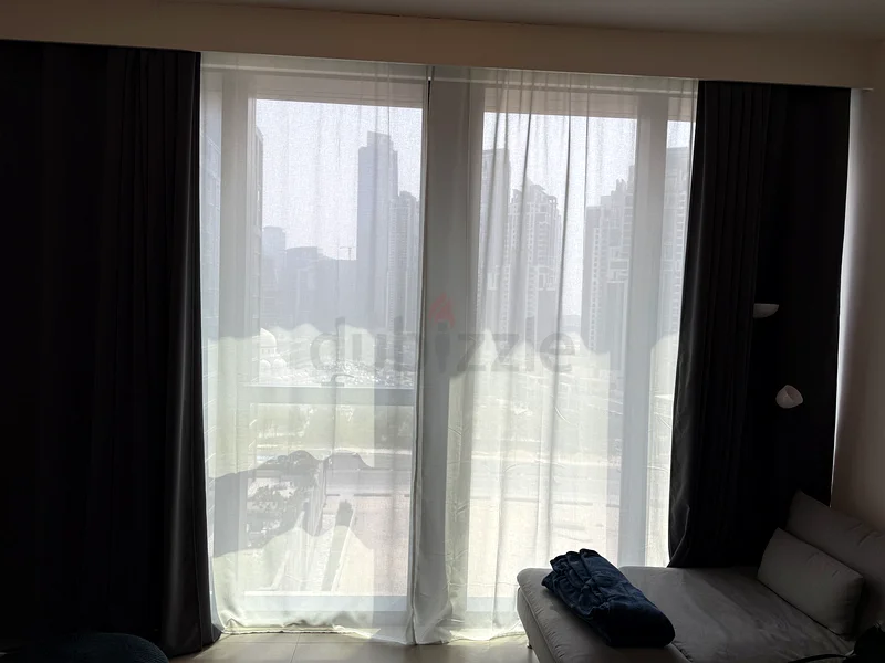 ستائر رمادية أنيقة لإطلالة عصرية63189620119427111