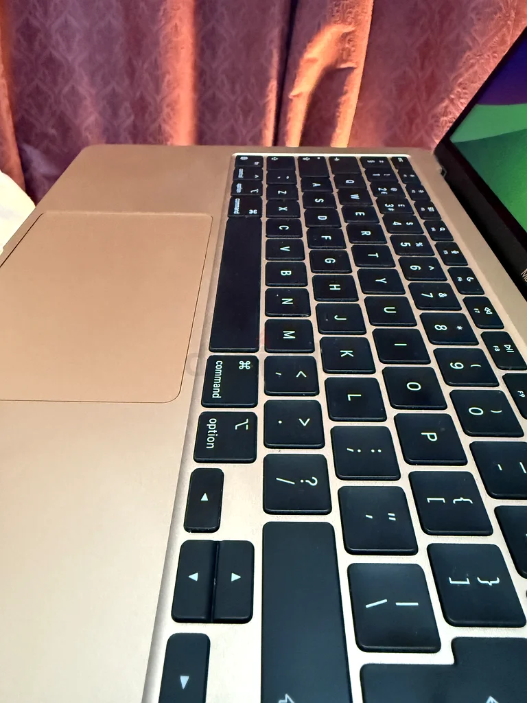 ماك بوك إير مستعمل M1 2020 - 512 جيجابايت مع 8 جيجابايت رام63255536719233114