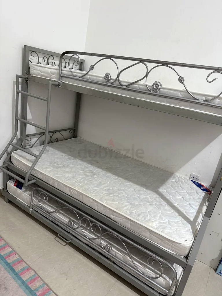 سرير معدني قوي مع مراتب طبية مريحة تحت الضمان63218314335489111