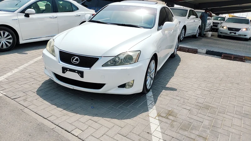 LEXUS IS300 2008  GCC FULL OPTION WITH SUNROOF LEATHER SITES CROSS CONTROL VERY CLEAN CAR63156992842627111