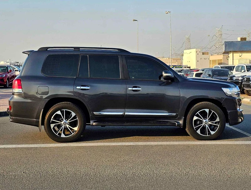 Land Cruiser / VXR 5.7/ 20 SHAPE / FULL OPTION/ EXPORT ONLY / LOT # 7254063157882281985111