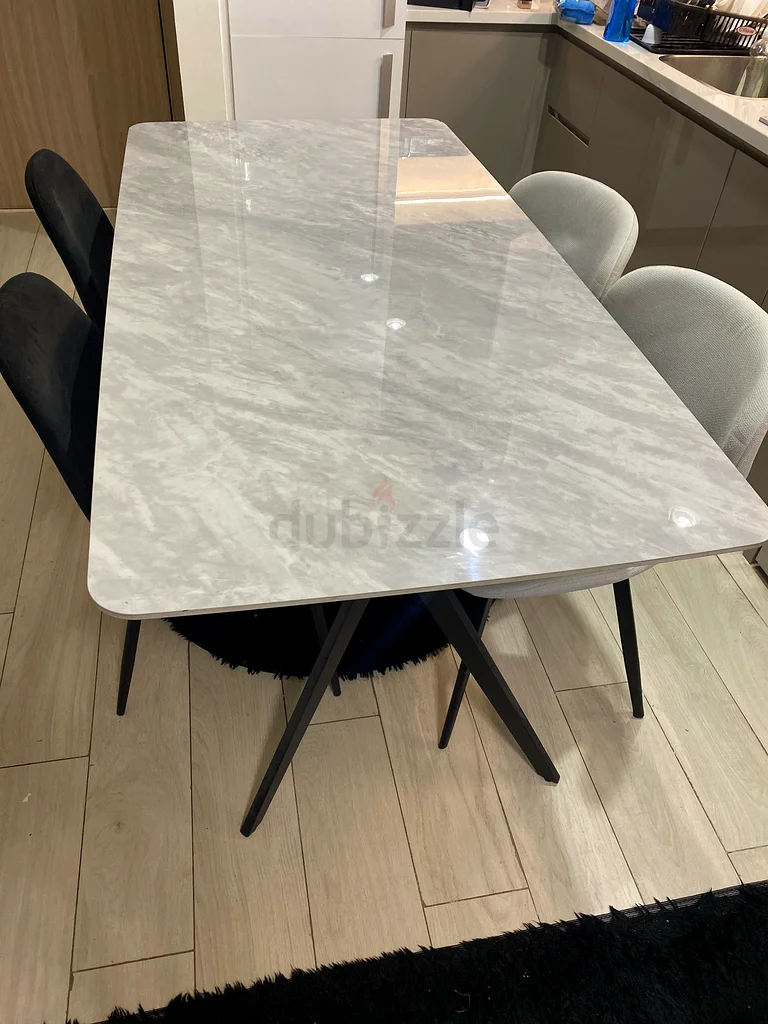 Dining table. 180*9063216833224961111