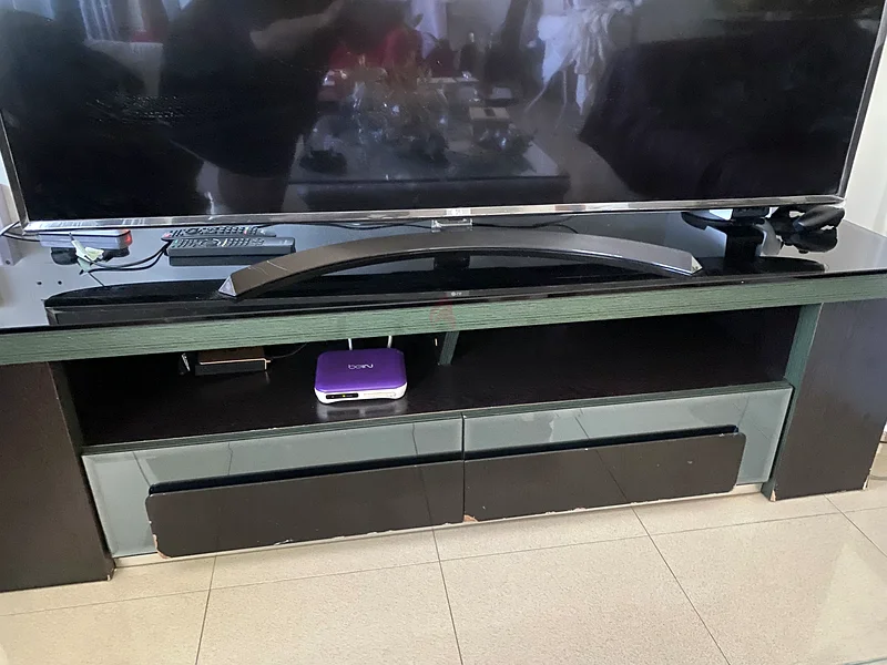 طاولة مرتفعة للتلفزيون63217330121858113