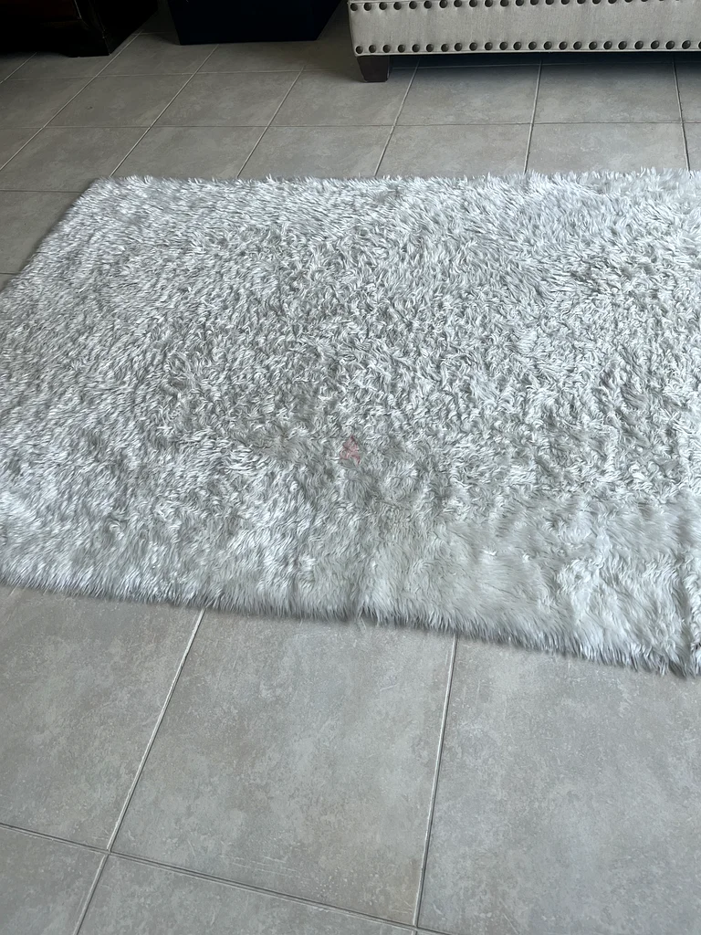 Home Centre White Soft Rug 160x120 cm63185239044611112