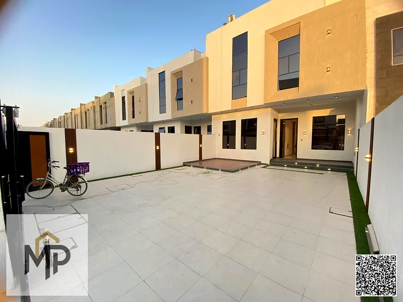 فيلا فسيحة للبيع متضمنة رسوم التسجيل، تتكون من طابقين وسطح وصالونين وغرفة معيشة و5 غرف نوم رئيسية وخزائن مدمجة،63251336825859115