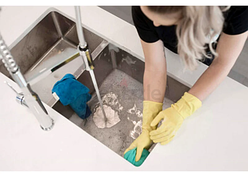 Cleaning services house63220333476994112