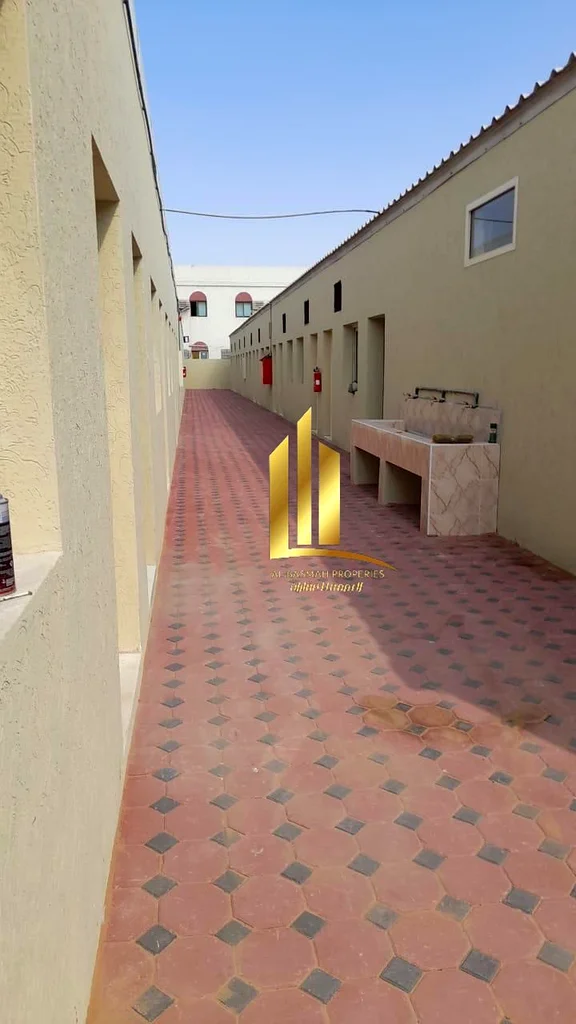 Workers' accommodation for sale in Al Sajaa Industrial City, on an area of ​​20,000 square feet, rented with an annual income of 700,000 dirhams.63195071185026118